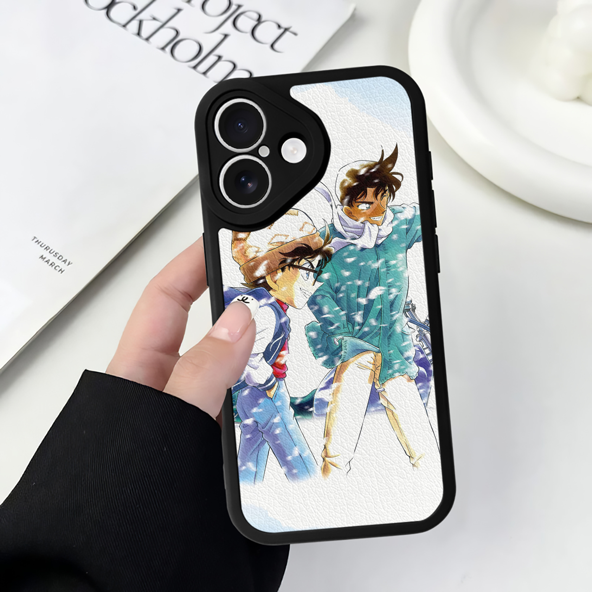 （画像用） 名探偵コナン Detective Conan 【iPhone 16シリーズ対応】シリコンスマホケース（レザー調） 材質：シリコン